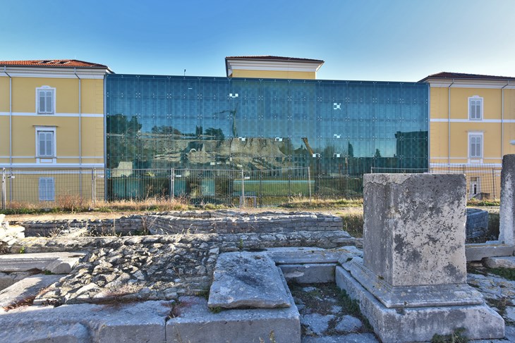 Dovršava se Malo rimsko kazalište iza Arheološkog muzeja (snimio Duško Marušić Čiči)